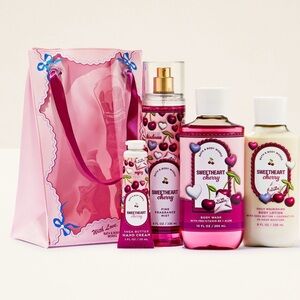 Bath & Body Works Sweetheart Cherry Gift Set in Pink